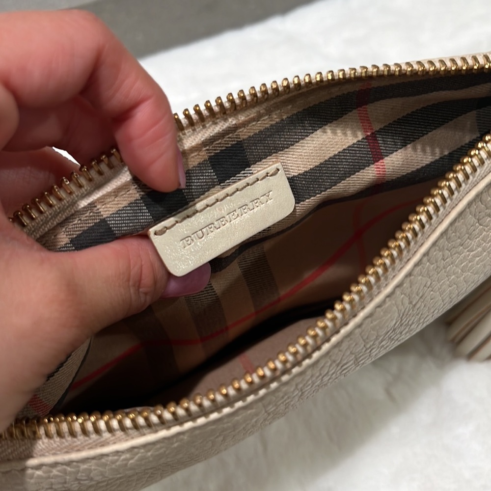 Burberry cross body with gold chain. - Picture 5 of 13